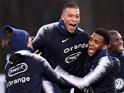 Real dùng 'bom tiền' chèo kéo Mbappe