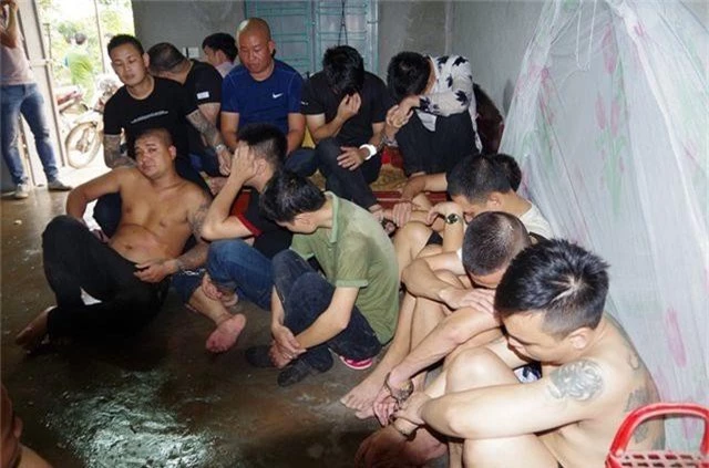 42 con bạc nhảy sông định tẩu thoát bị cảnh sát bắt giữ - 3
