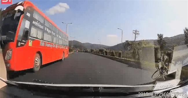 Phạt tiền, treo bằng tài xế chạy ngược chiều trên cao tốc Liên Khương