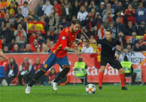 UEFA bầu Ramos là cầu thủ số 1 ở cấp ĐTQG