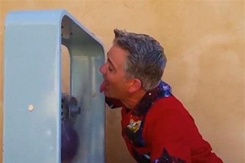 CLIP HOT (25/3): HLV Park Hang-seo bất mãn điều này với U23 Việt Nam, người đàn ông dùng lưỡi dừng cánh quạt điện