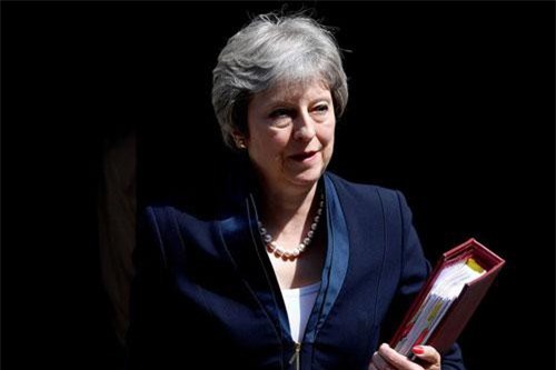Thủ tướng Anh tiếp tục đối mặt áp lực yêu cầu từ chức