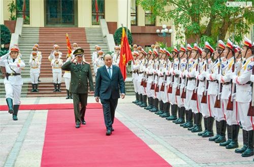 Xây dựng Bộ Công an theo hướng “Bộ tinh, tỉnh mạnh, huyện toàn diện, xã bám cơ sở”