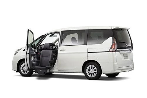 7. Nissan Serena (doanh số: 21.043 chiếc).