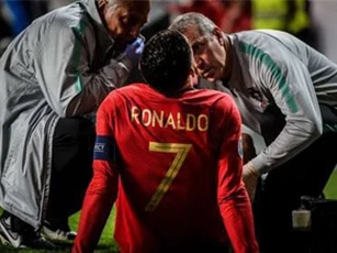 Dính chấn thương, Ronaldo nguy cỡ lỡ trận gặp Ajax
