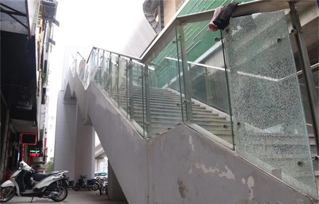 Nhiều chi tiết nhà ga tàu điện Cát Linh - Hà Đông đã hư hỏng - 2