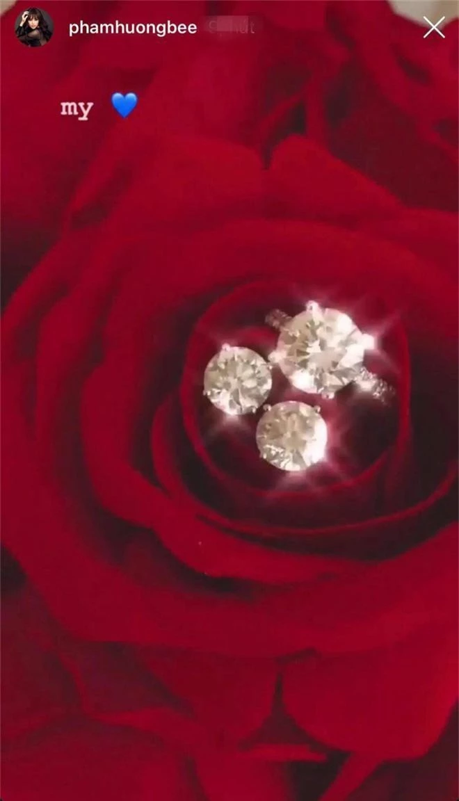 Phạm Hương khoe bộ sính lễ cầu hôn bằng kim cương cỡ lớn của ông xã hồi Valentine - Ảnh 1.