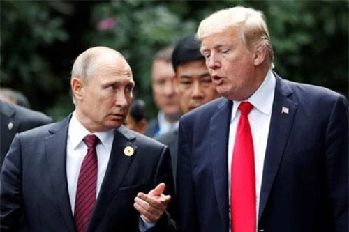 Tổng thống Nga Putin và Tổng thống Mỹ Trump. Ảnh: PBS.
