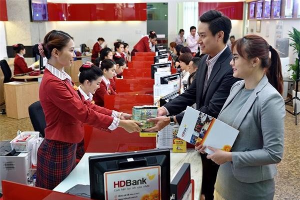 HDBank dành 5.000 tỷ đồng tài trợ chuỗi kinh doanh xăng dầu của Petrolimex và PVOIL