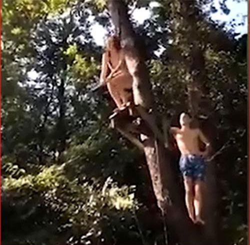 CLIP: Cái kết đắng cho cô gái mặc bikini đu dây xuống sông