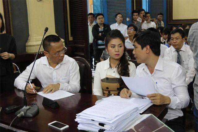 CLIP: Vụ ly hôn vợ chồng Trung Nguyên - hơn 2.109 tỉ đồng là của ai?