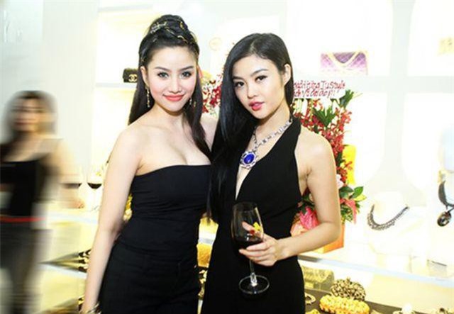 Style thời thượng của bộ đôi hot girl ăn chơi nhất Sài Thành một thời