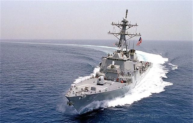 Tàu khu trục USS Curtis Wilbur, một trong hai tàu chiến Mỹ đi qua eo biển Đài Loan gần đây. (Ảnh: Wikipedia)