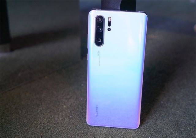 Cận cảnh Huawei P30 Pro có camera zoom 10x siêu khủng