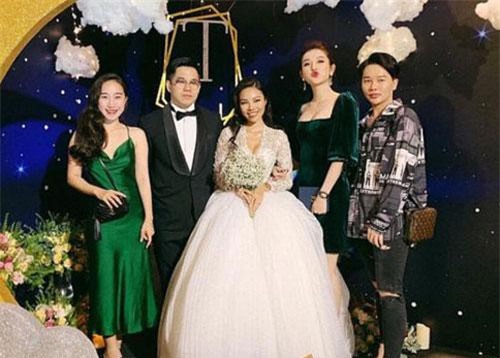 CLIP: Á hậu Huyền My chưa muốn lấy chồng nhưng vẫn chen chân bắt được hoa cưới từ bạn thân