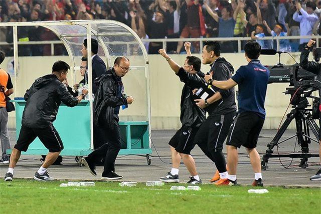 CLIP: Những cảm xúc đặc biệt của HLV Park Hang Seo trong trận thắng đậm U23 Thái Lan