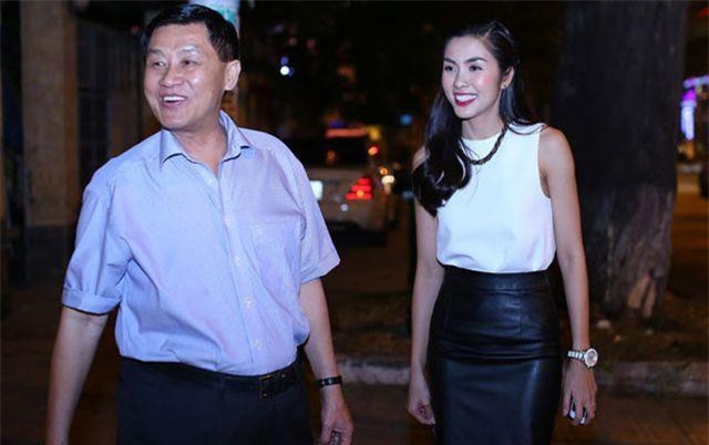 Trong tay “mỏ vàng” hàng miễn thuế, bố chồng Hà Tăng chờ tin vui từ Tân Sơn Nhất