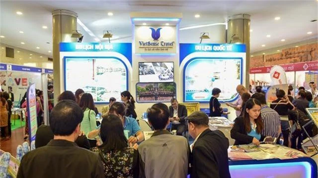 Hàng nghìn người chen nhau mua tour du lịch giá rẻ tại Hà Nội - 13