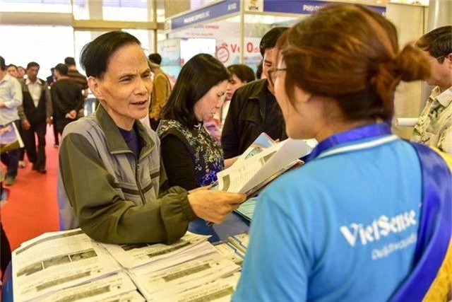 Hàng nghìn người chen nhau mua tour du lịch giá rẻ tại Hà Nội - 14
