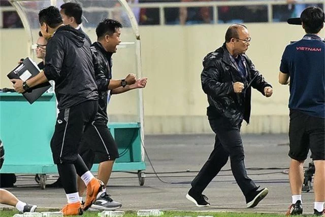 Những cảm xúc đặc biệt của HLV Park Hang Seo trong trận thắng đậm U23 Thái Lan - 8