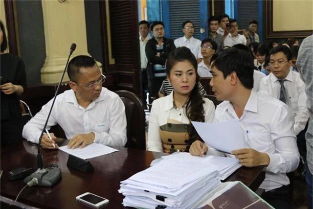 Vụ ly hôn vợ chồng Trung Nguyên: Hơn 2.109 tỉ đồng là của ai? - 2 Vụ ly hôn vợ chồng Trung Nguyên: Hơn 2.109 tỉ đồng là của ai? - 2