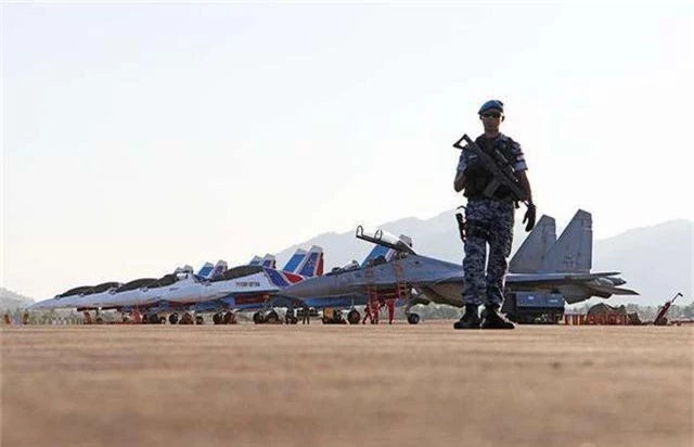 Máy bay quân sự Nga phô diễn sức mạnh tại triển lãm hàng không - 3