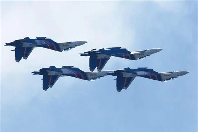 Máy bay quân sự Nga phô diễn sức mạnh tại triển lãm hàng không - 5