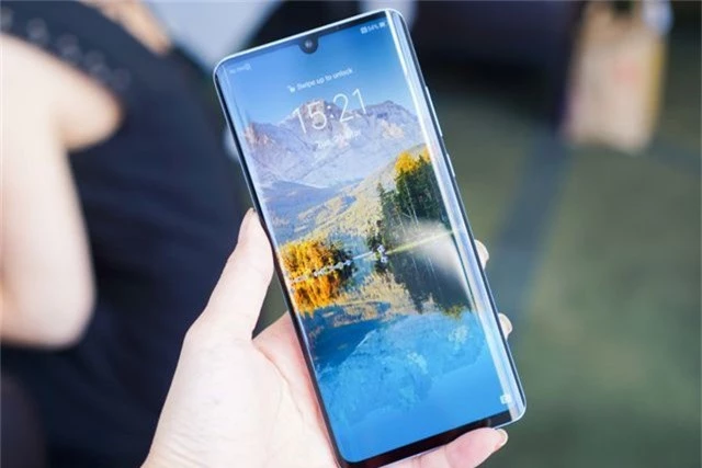 Cận cảnh Huawei P30 Pro có camera zoom 10x siêu khủng - 2