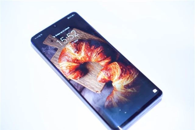 Cận cảnh Huawei P30 Pro có camera zoom 10x siêu khủng - 3