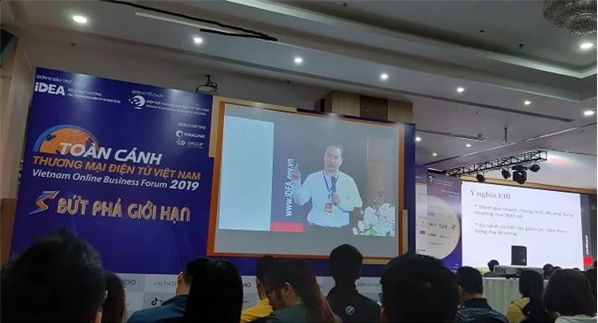 Đại diện VECOM công bố Chỉ số Thương mại Điện tử 2019 (EIB)