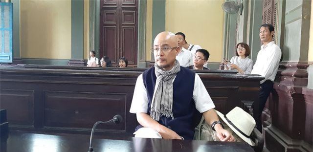 CLIP: Đang tuyên án vụ ly hôn vợ chồng chủ cà phê Trung Nguyên