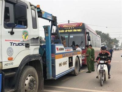 Xe khách chạy với vận tốc bao nhiêu khi tông đoàn người đưa tang?