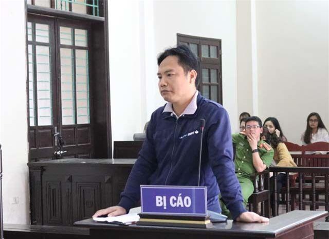 Nghệ An: Gây rối, tát thư ký tòa án, bác sĩ lĩnh án tù