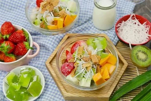 Chén chè thanh mát đầy màu sắc rực rỡ thế này ai mà nỡ từ chối.