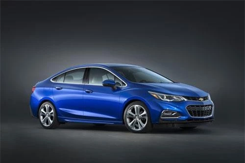 2. Chevrolet Cruze Diesel Sedan (mức tiêu hao nhiên liệu: 7,6 lít/100 km).