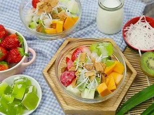 Clip: Hướng dẫn làm món chè hoa quả thạch lá dứa lạ miệng