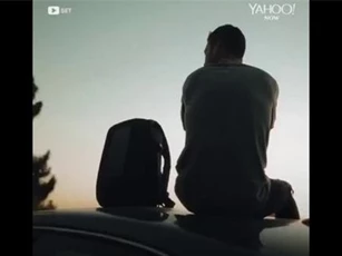 Clip: Người thích 'xê dịch' hẳn sẽ mê mệt chiếc ba lô kiêm sạc điện thoại này