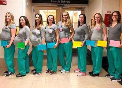 Thú vị: Một đơn vị bệnh viện có 9 y tá cùng mang thai