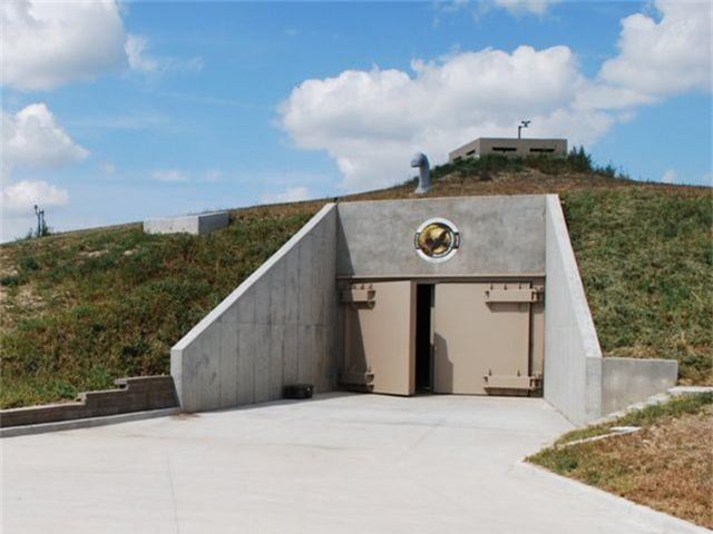 CLIP: Bên trong hầm trú ẩn “ngày tận thế” 3 triệu USD của nhà giàu Mỹ