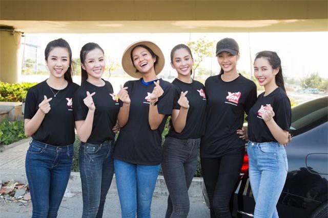 H’hen Niê, Tiểu Vy cùng dàn người đẹp xuống đường nhặt rác dưới nắng 39 độ