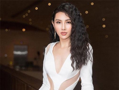 Top 5 Hoa hậu Việt Nam phải mua bảo hộ đặc biệt cho váy cut-out