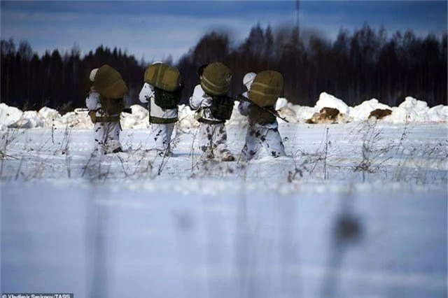 Lính nhảy dù Nga tập trận chống khủng bố ngoạn mục - 13