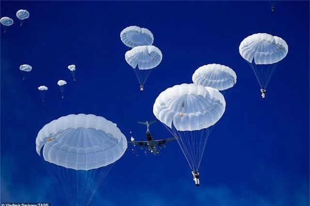 Lính nhảy dù Nga tập trận chống khủng bố ngoạn mục - 5