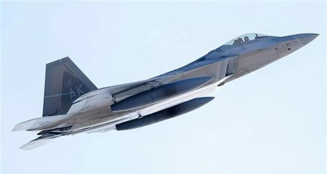 Phi đội 24 máy bay chiến đấu F-22 của Mỹ tập trận “Voi đi bộ” - 12