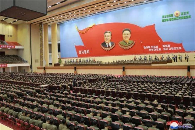 Sĩ quan Triều Tiên vừa khóc vừa ghi chép trong cuộc họp “lịch sử” với ông Kim Jong-un - 9