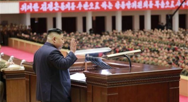Sĩ quan Triều Tiên vừa khóc vừa ghi chép trong cuộc họp “lịch sử” với ông Kim Jong-un - 2
