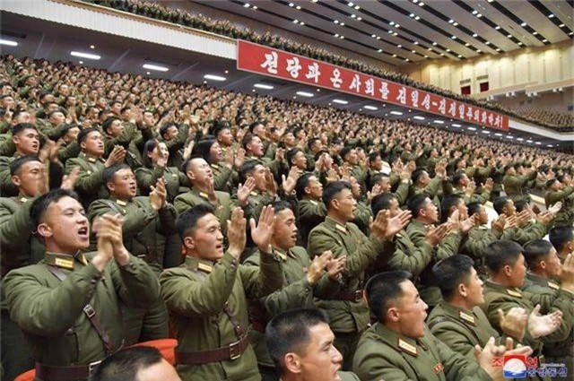 Sĩ quan Triều Tiên vừa khóc vừa ghi chép trong cuộc họp “lịch sử” với ông Kim Jong-un - 6
