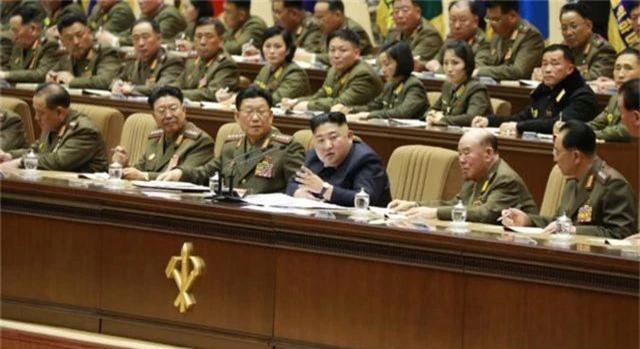 Sĩ quan Triều Tiên vừa khóc vừa ghi chép trong cuộc họp “lịch sử” với ông Kim Jong-un - 8