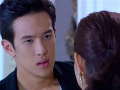 Thấy vợ rời khỏi tòa án người cũ đã tới rước, lý do vợ đưa ra mới khiến anh ta sững người