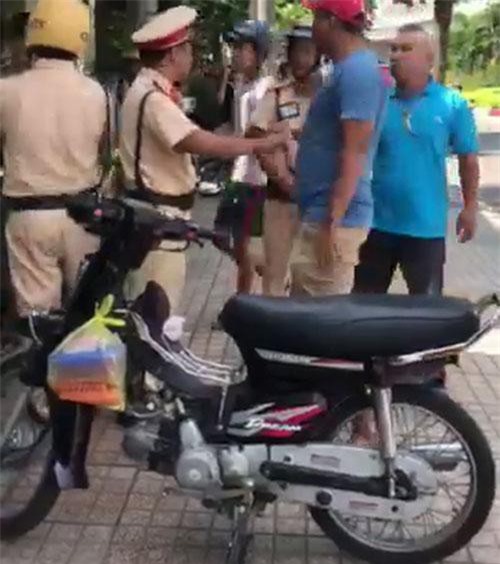 Đồng Nai: Nam thanh niên gọi người nhà tấn công CSGT khi bị dừng xe